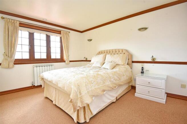 4 bed Detached for sale Image 11