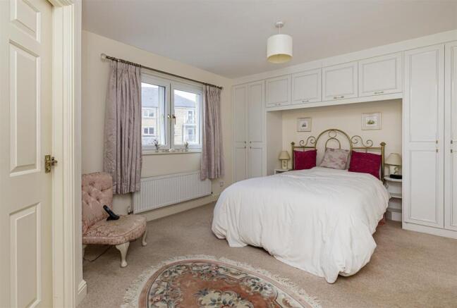 2 bed Apartment for sale Image 12