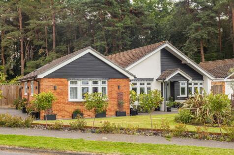 Knowle Drive, Copthorne, RH10