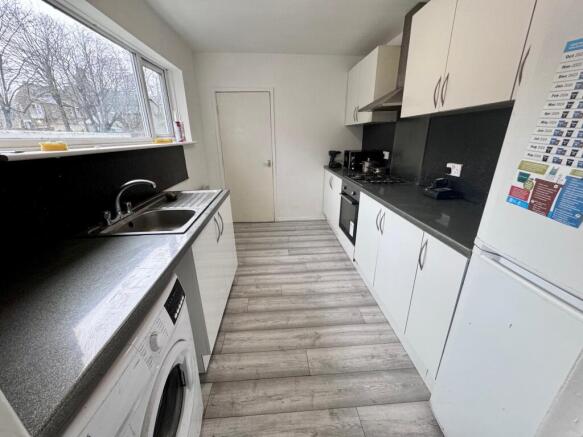 1 bed House Share to rent Image 5