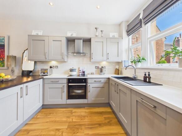 3 bed House for sale Image 5