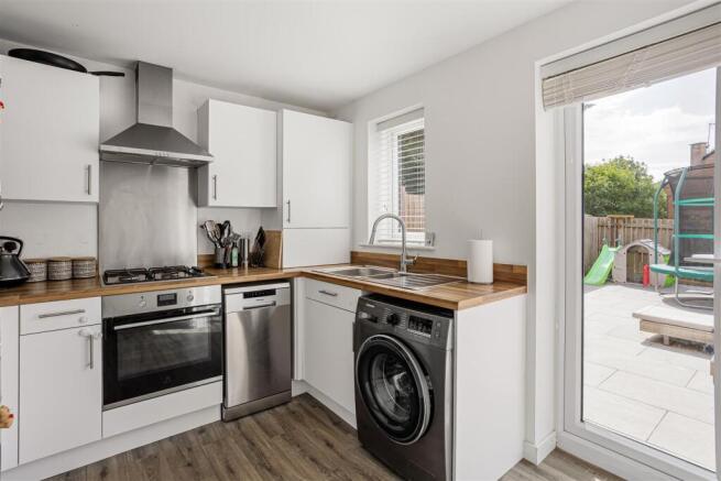 3 bed Semi-Detached for sale Image 7