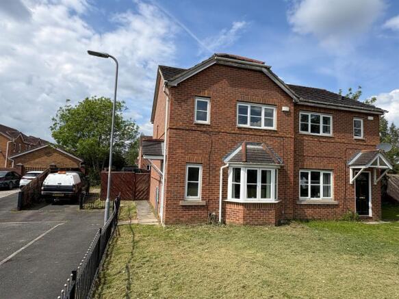 3 bed Semi-Detached for sale Image 9