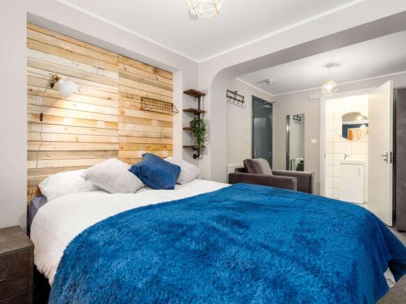 Bedroom2 (1).jpg