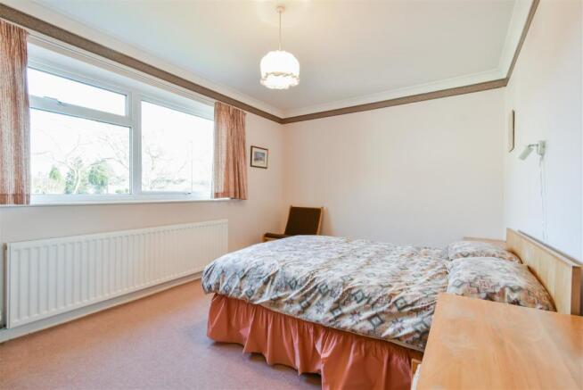 bedroom 1.JPG