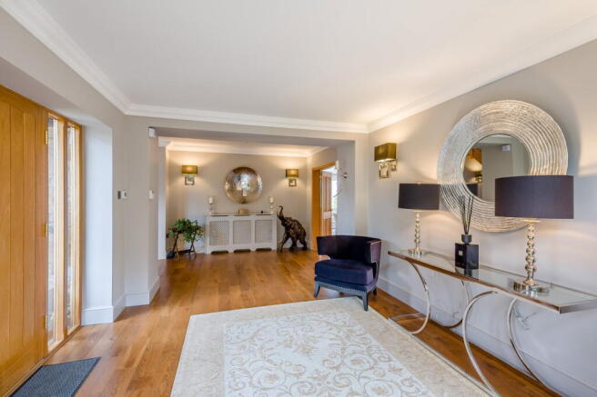 5 bed Detached for sale Image 5