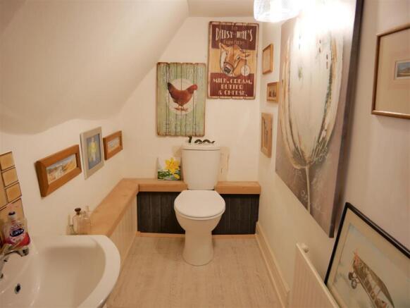FIRST FLOOR CLOAKROOM