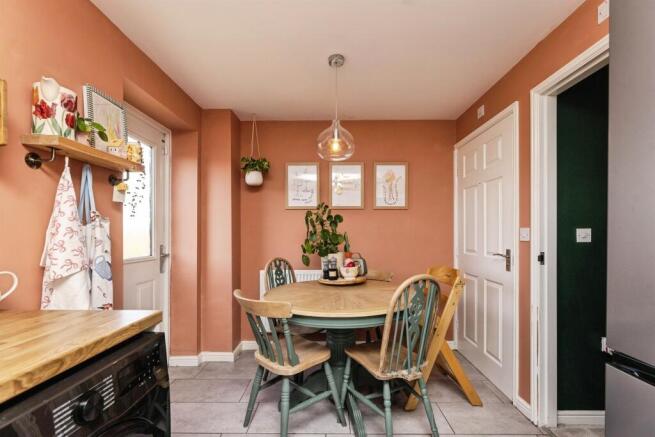2 bed Semi-Detached for sale Image 11