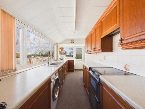 3 bed Terraced for sale Image 4