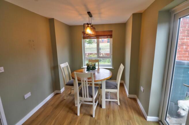 5 bed Semi-Detached for sale Image 6