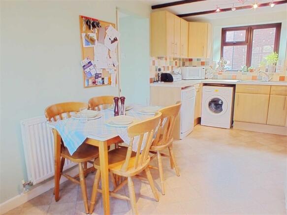 KITCHEN/BREAKFAST RO