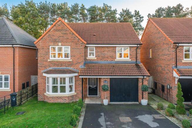 4 bed Detached for sale Image 9
