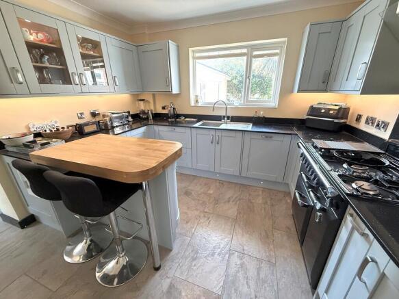12 Sutton Avenue ...