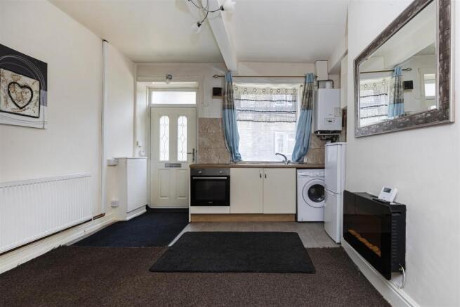 1 bed Semi-Detached to rent Image 6
