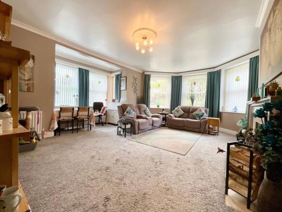3 bed Flat for sale Image 6