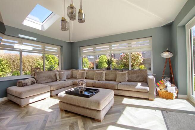 4 bed Detached for sale Image 6