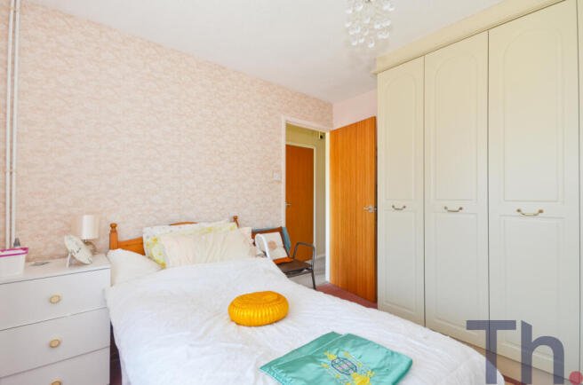 Bedroom 2 (2).JPG