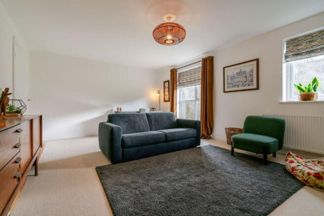 4 bed Detached for sale Image 8