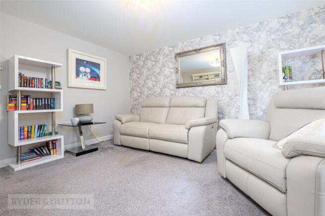 3 bed Semi-Detached for sale Image 8