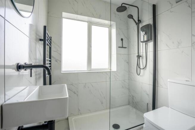 3 bed Semi-Detached to rent Image 9