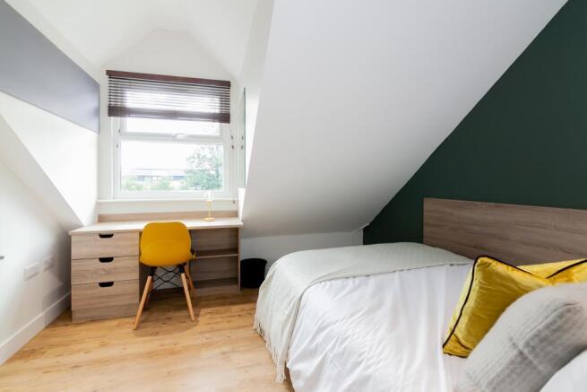 6 bed Flat to rent Image 6