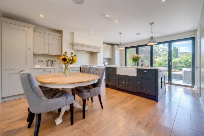 4 bed Detached for sale Image 5