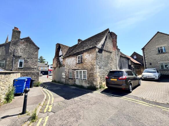The Rose and Crown, , 22 Market Place, Chippenham, Wiltshire SN15 3HW photo 4