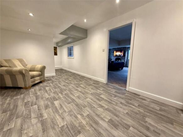 7 bed Detached for sale Image 10