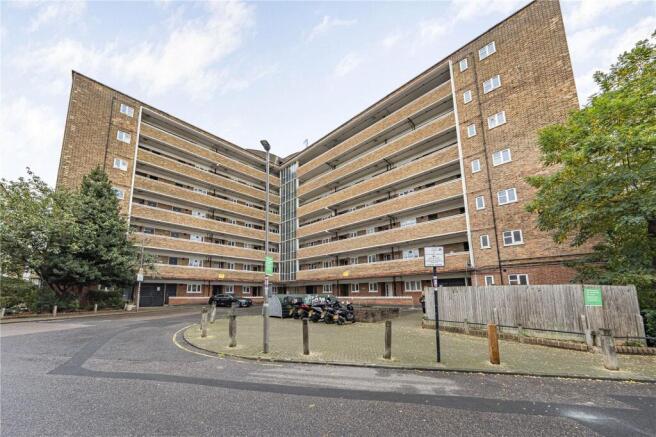 1-bed flat on Rokeby House, Lochinvar Street, London, SW12, £285,000