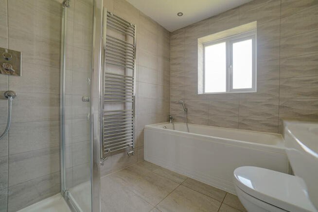 4 bed Detached for sale Image 5