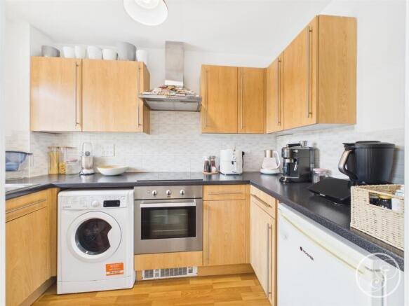 2 bed Apartment for sale Image 6