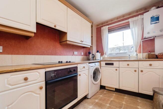 2 bed Apartment for sale Image 4