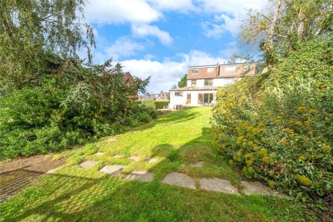 5 bed Semi-Detached for sale Image 8