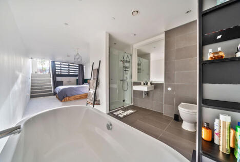 Lakeshore Drive, Bristol, Somerset, BS13