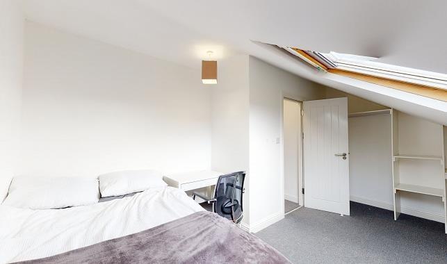 4 bed House to rent Image 11
