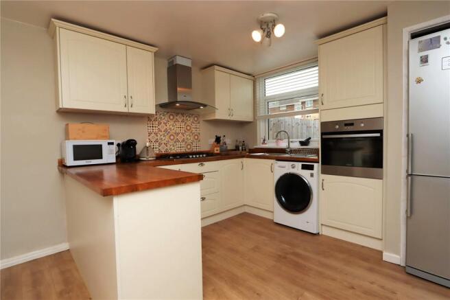 Kitchen Diner Pic 3