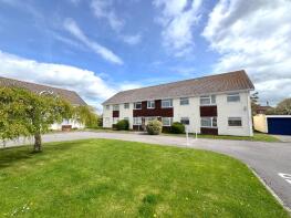11a, Quantock Court, Street BA16 0NN