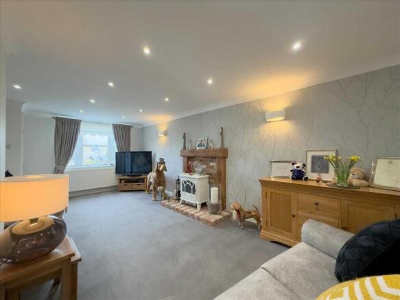 4 bed Semi-Detached for sale Image 6