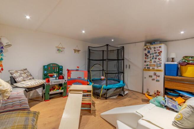 3 bed Terraced for sale Image 7