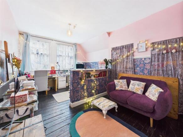 5 bed Terraced for sale Image 8