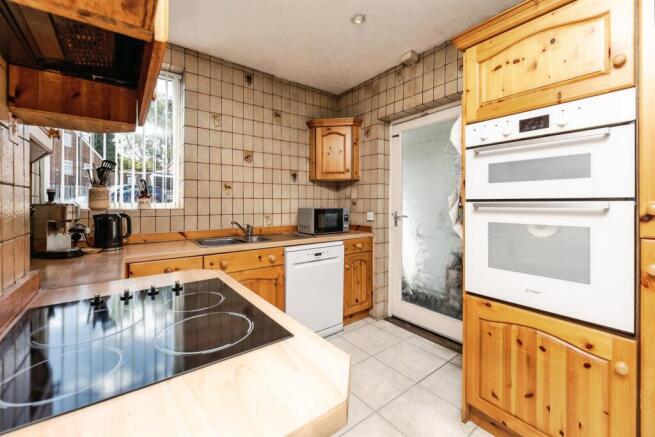 5 bed Detached Bungalow for sale Image 6