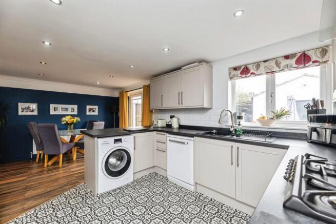 3 bed Semi-Detached for sale Image 7