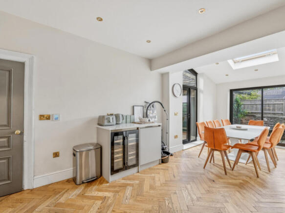 4 bed Semi-Detached for sale Image 4