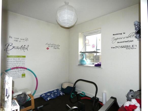 2 bed Semi-Detached Bungalow to rent Image 9