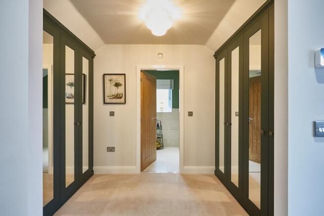 5 bed Detached for sale Image 10