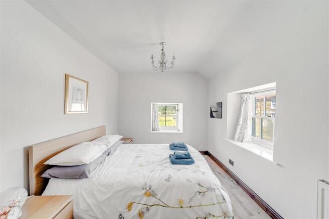 BEDROOM MASTER
