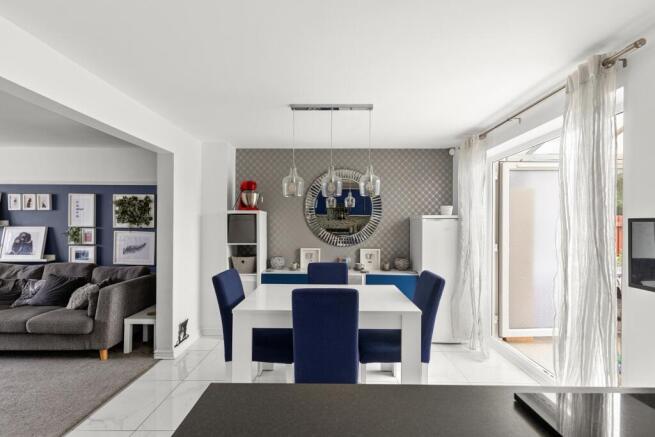 4 bed Detached for sale Image 8
