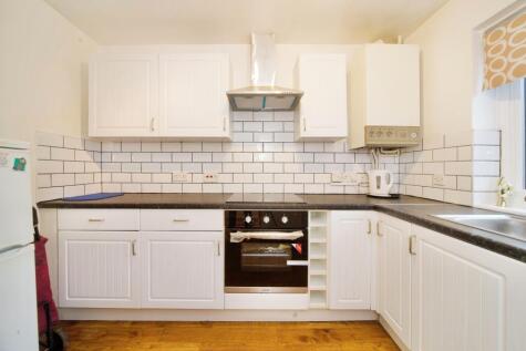 Avenue Road, London, N12