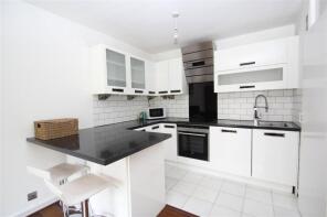 9, 5 Coniston Court, Carlton Drive, London SW15 2BZ
