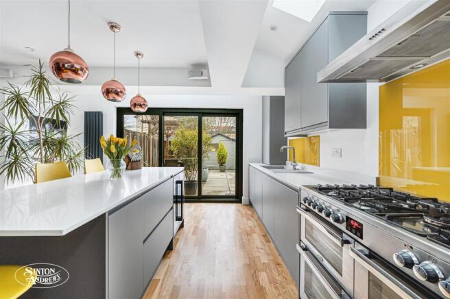 11 Elthorne Avenue-8.jpg